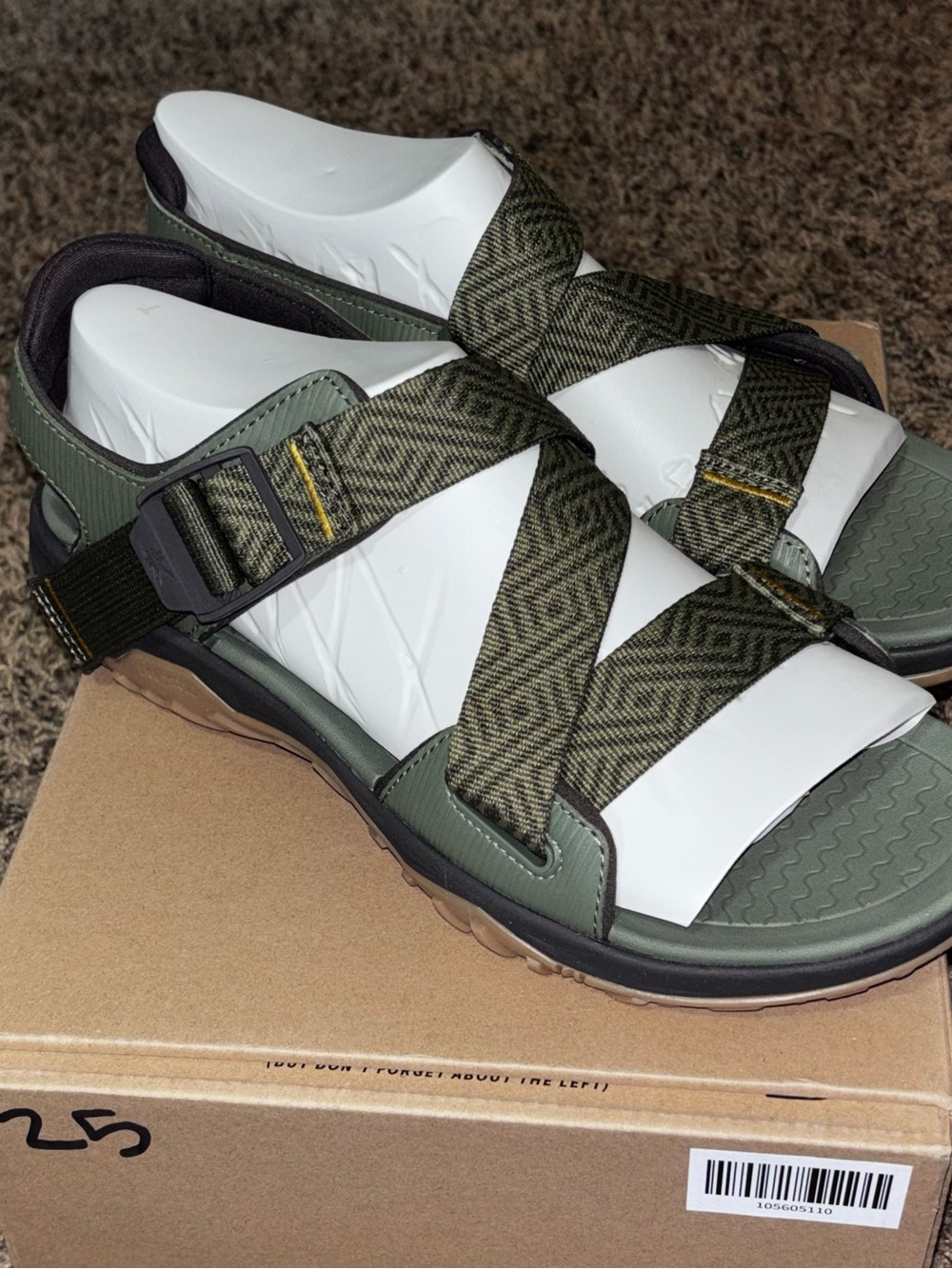 KURU CURRENT Waterproof Hiking Sandals Men Size 11 M olive green golden yellow